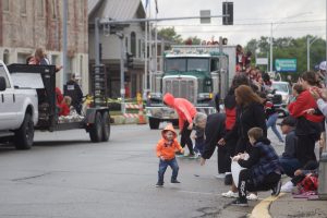 Experiencing a rain delay on Friday afternoon, Sept. 23, the Marshall School District carries on with the annual homecoming parade. Family and friends lined up down Arrow Street and Marshall square to support the high school Owls. Raindrops continued to fall and cover the asphalt, but this did not deter the festivities. Danielle Linton-Hatfield/Democrat-News