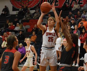 Lady Owl junior Kiki Simic (25) tries to score versus Mexico. Simic and MHS held the lead for much of the game, but the Lady Bulldogs rallied for a 52-49 NCMC victory Tuesday. Simic led the Lady Owls with 19 points. Hobby King/Democrat-News