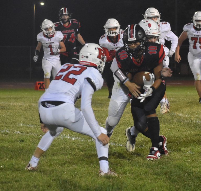 Marshall senior tight end Jayden Dominique (10) caught four passes for 73 yards in the Owls’ 18-14 loss to Richmond last Friday night. (Hobby King/Democrat-News)