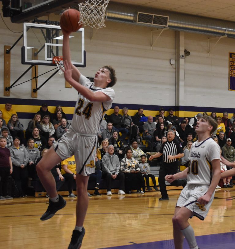 Slater junior Gannin Moore (24) gets ahead of the pack and puts in a layup in the third-place boys’ game. Moore scored 12 points and junior Keiton Head (30) 11 points, but the second-seeded Wildcats dropped a 69-38 decision to the No. 1-seeded Glasgow Yellowjackets. (Hobby King/Democrat-News)